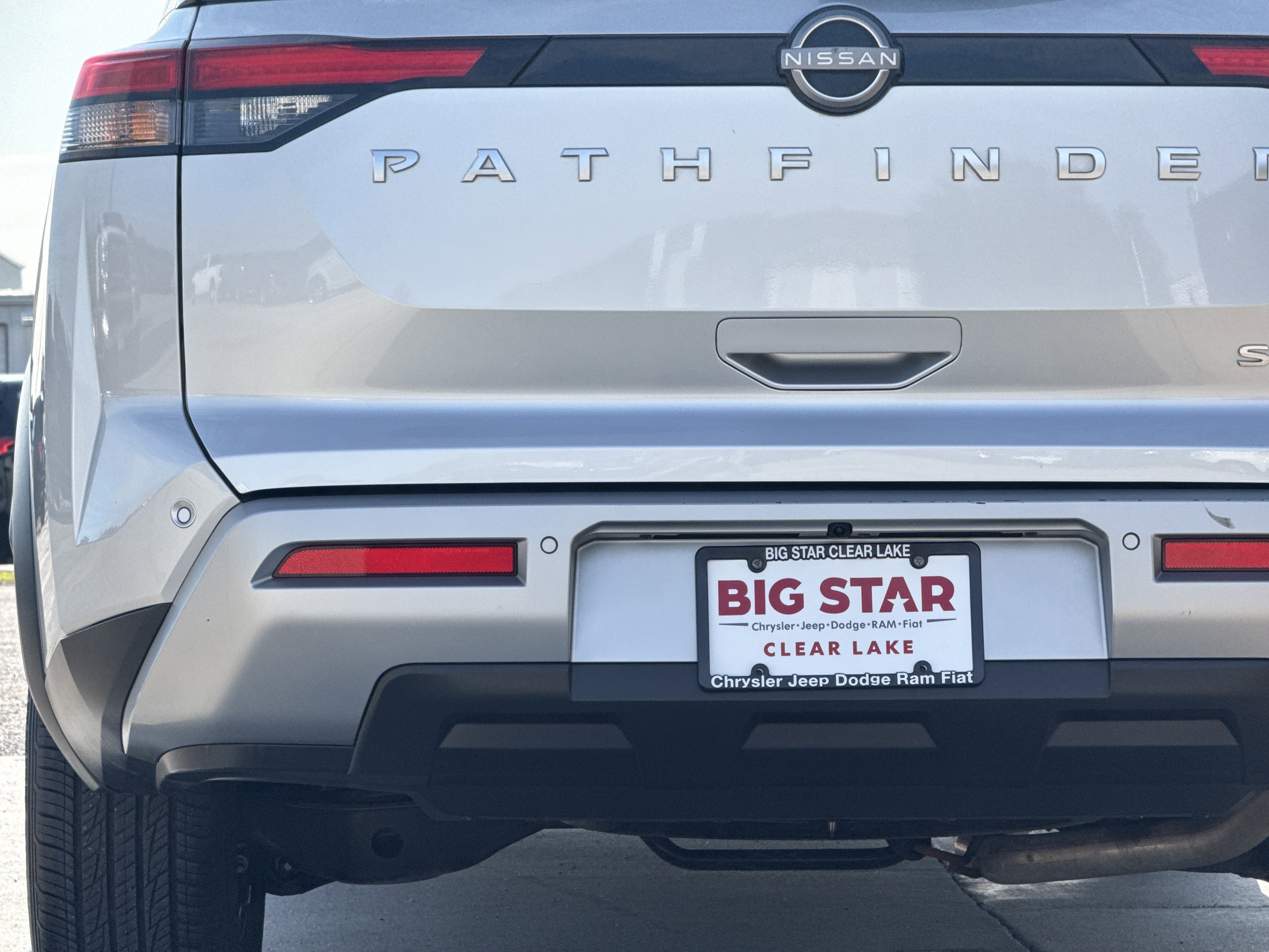 Used 2025 Nissan Pathfinder SL image 11