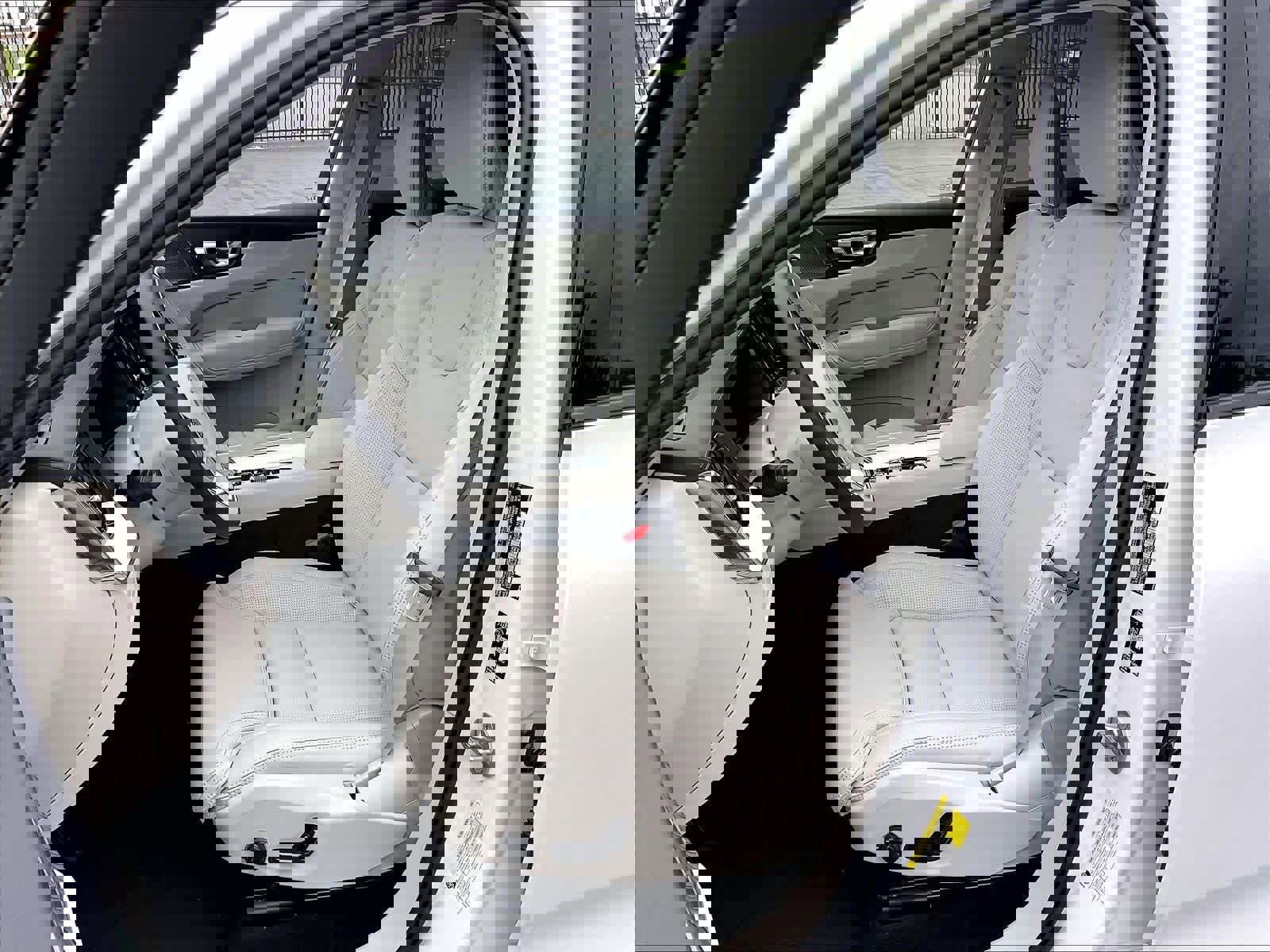 New 2026 Volvo XC60 B5 Ultra w/ Climate Package image 11