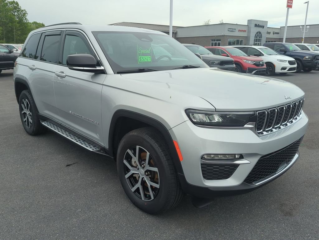 Used 2024 Jeep Grand Cherokee Limited AWD/4WD image 1