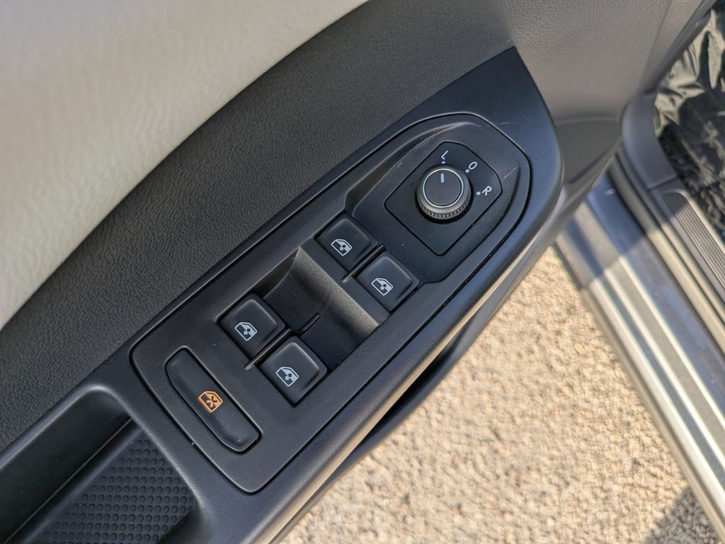 Certified 2025 Volkswagen Taos S FWD image 15