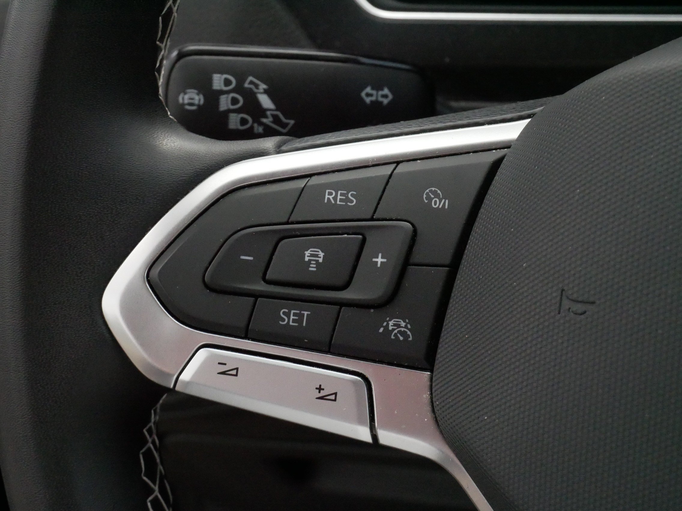 Certified 2023 Volkswagen Tiguan SE AWD/4WD image 25