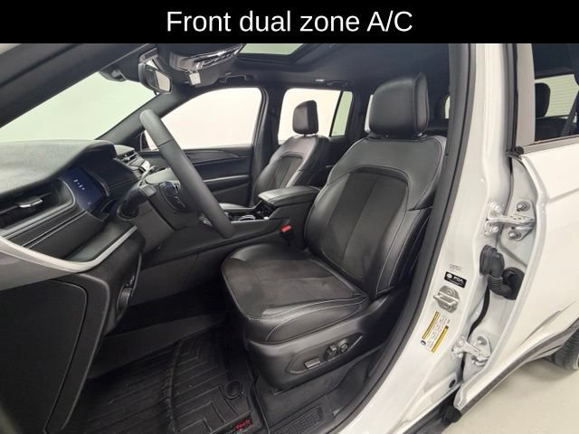 Used 2023 Jeep Grand Cherokee Altitude AWD/4WD image 10