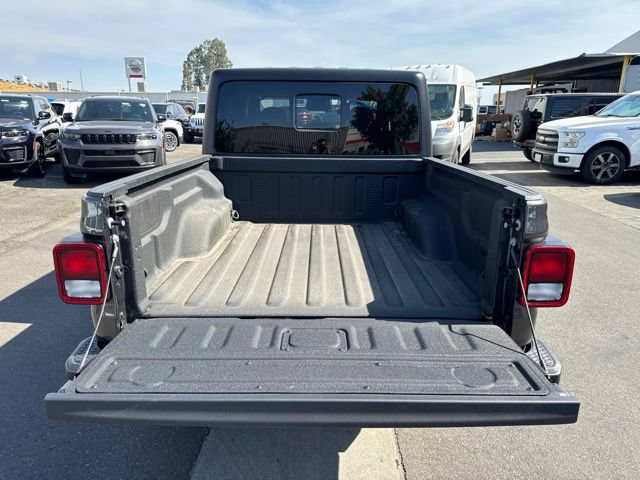 New 2026 Jeep Gladiator Sport AWD/4WD image 5
