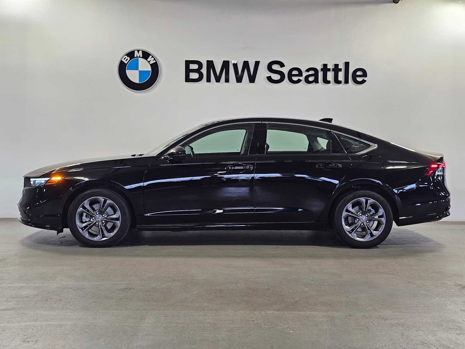 Used 2024 Honda Accord EX-L image 3