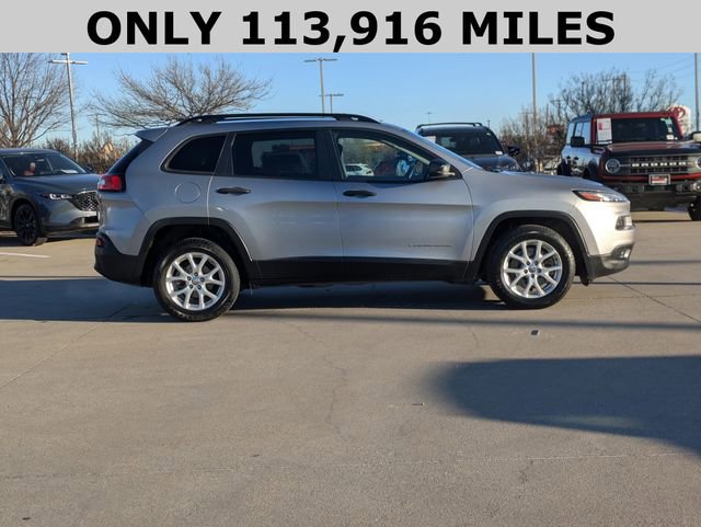 Used 2017 Jeep Cherokee Sport image 4