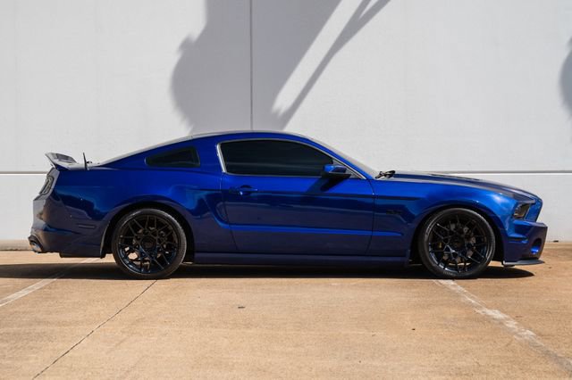 Used 2014 Ford Mustang GT Premium w/ Comfort Package RWD image 10