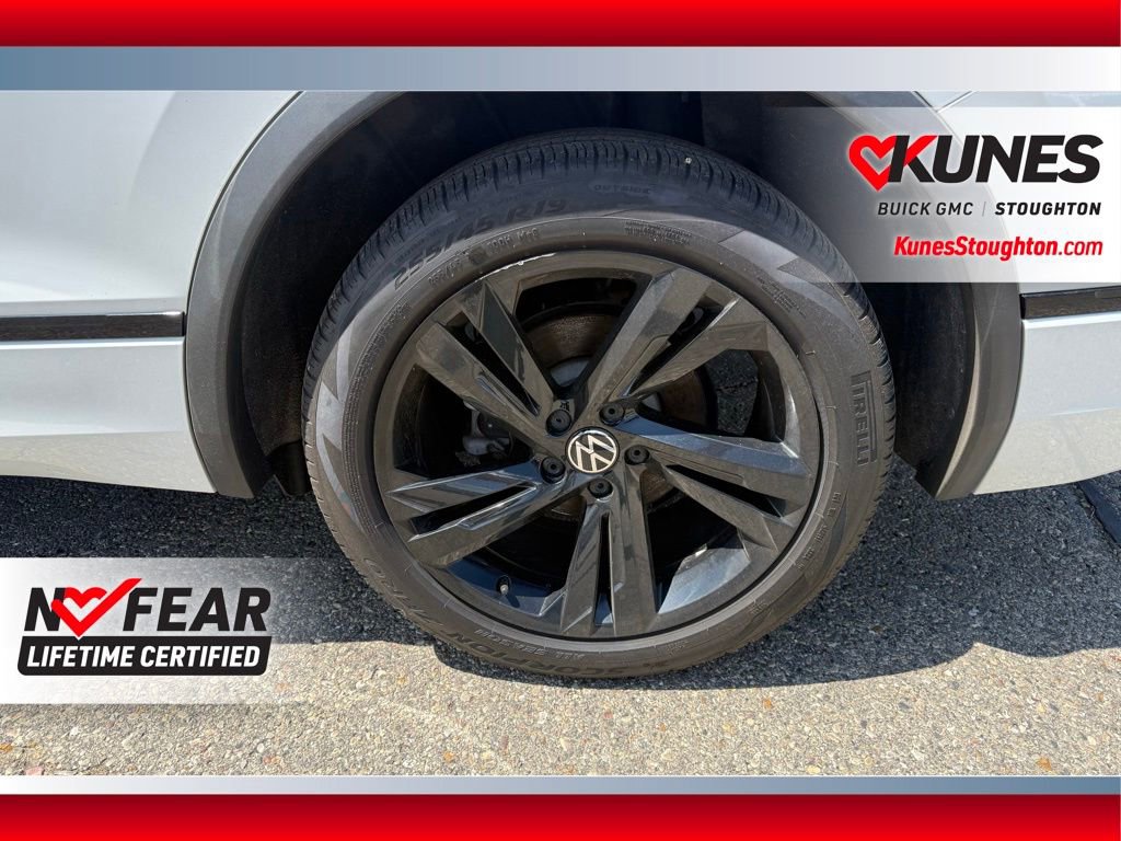 Used 2024 Volkswagen Tiguan SE R-Line AWD/4WD image 18