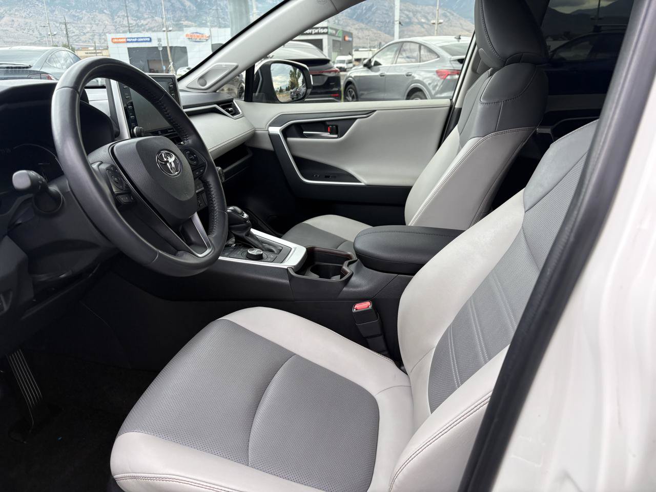 Used 2021 Toyota RAV4 Limited AWD/4WD image 9