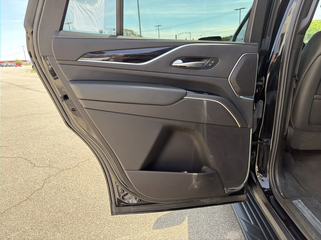 Used 2023 Cadillac Escalade Sport AWD/4WD image 16