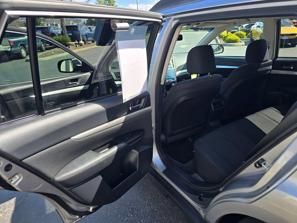 Used 2010 Subaru Outback 2.5i Premium AWD/4WD image 9