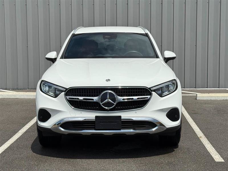 Used 2023 Mercedes-Benz GLC 300 image 2