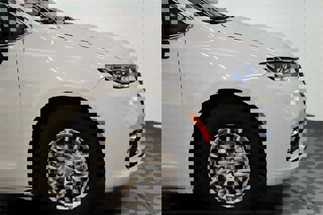 Used 2025 Chrysler Pacifica Select image 13