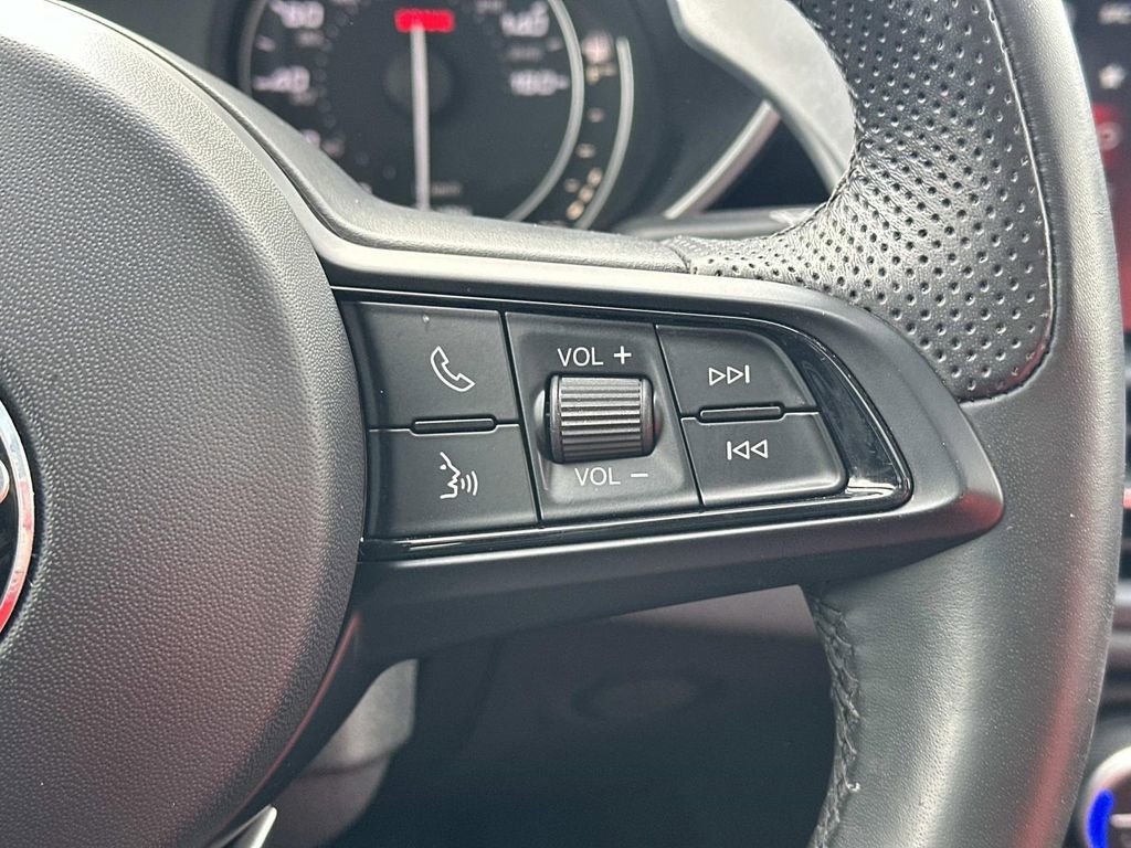 Used 2022 Alfa Romeo Giulia Veloce image 24