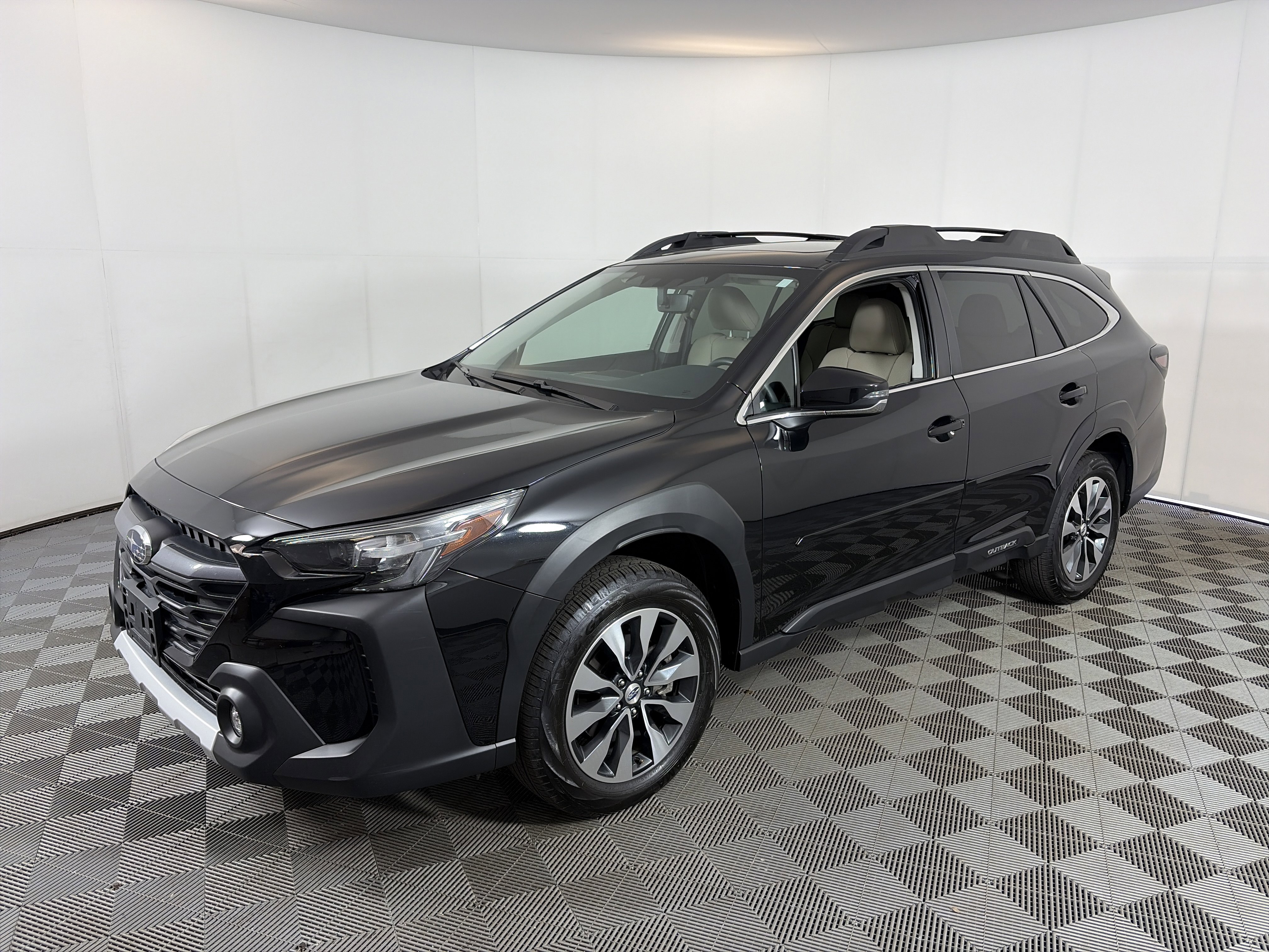 Used 2023 Subaru Outback Limited image 2