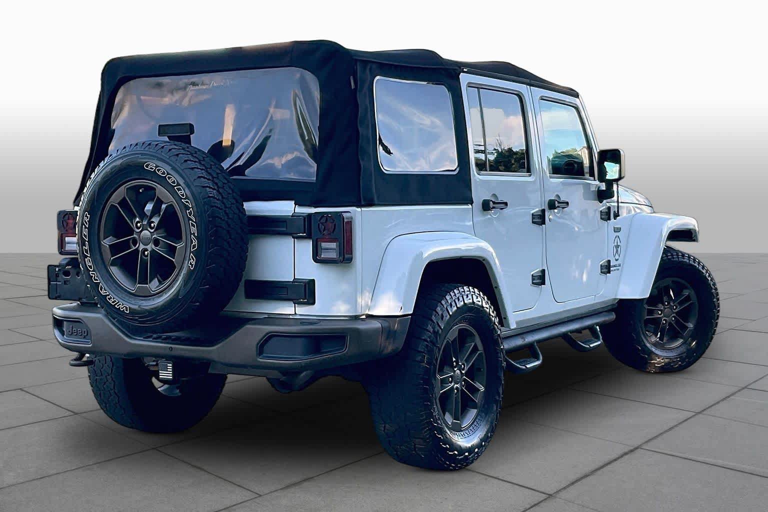 Used 2017 Jeep Wrangler Unlimited Sahara AWD/4WD image 11
