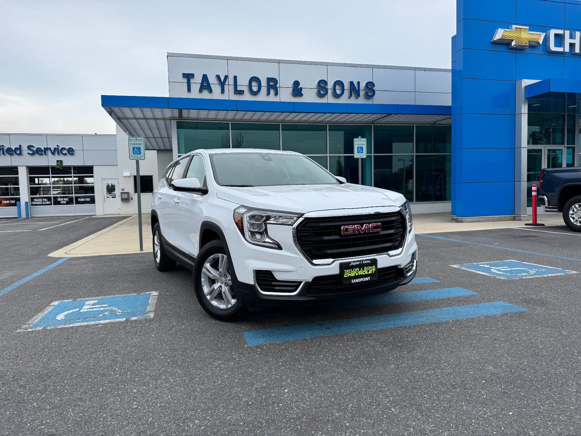 Used 2024 GMC Terrain SLE