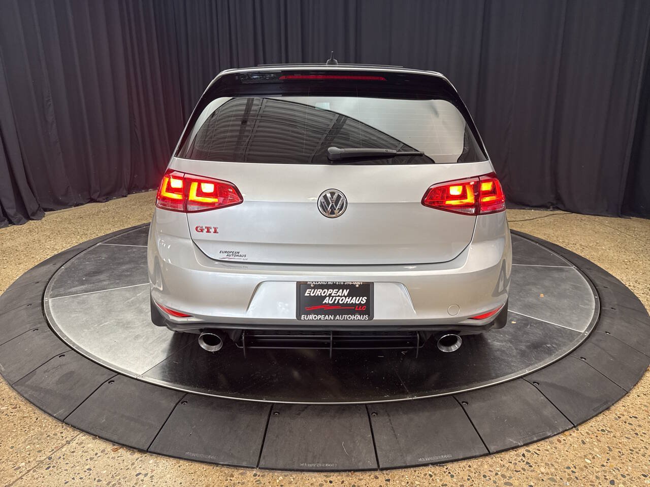 Used 2016 Volkswagen GTI SE w/ Lighting Package (SEL) FWD image 5