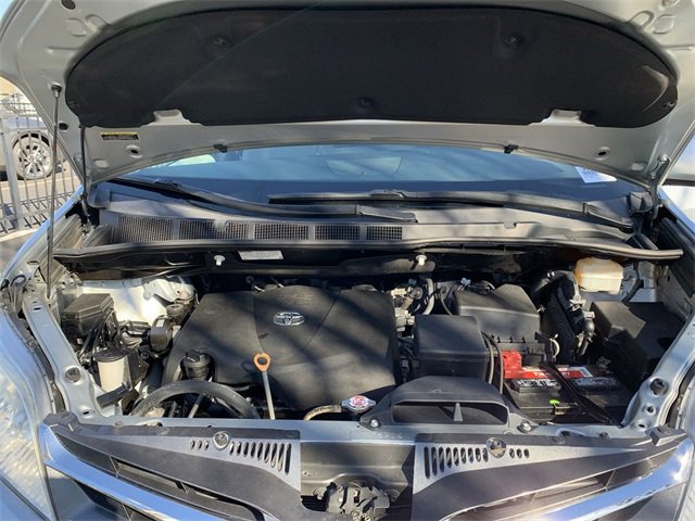Used 2020 Toyota Sienna Limited image 16