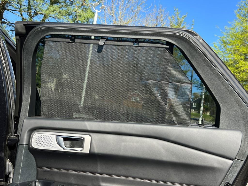 Used 2024 Ford Explorer Platinum w/ Technology Package AWD/4WD image 15