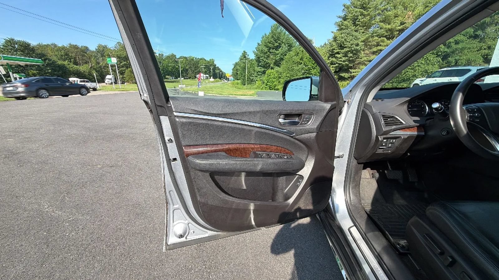 Used 2017 Acura MDX SH-AWD image 12