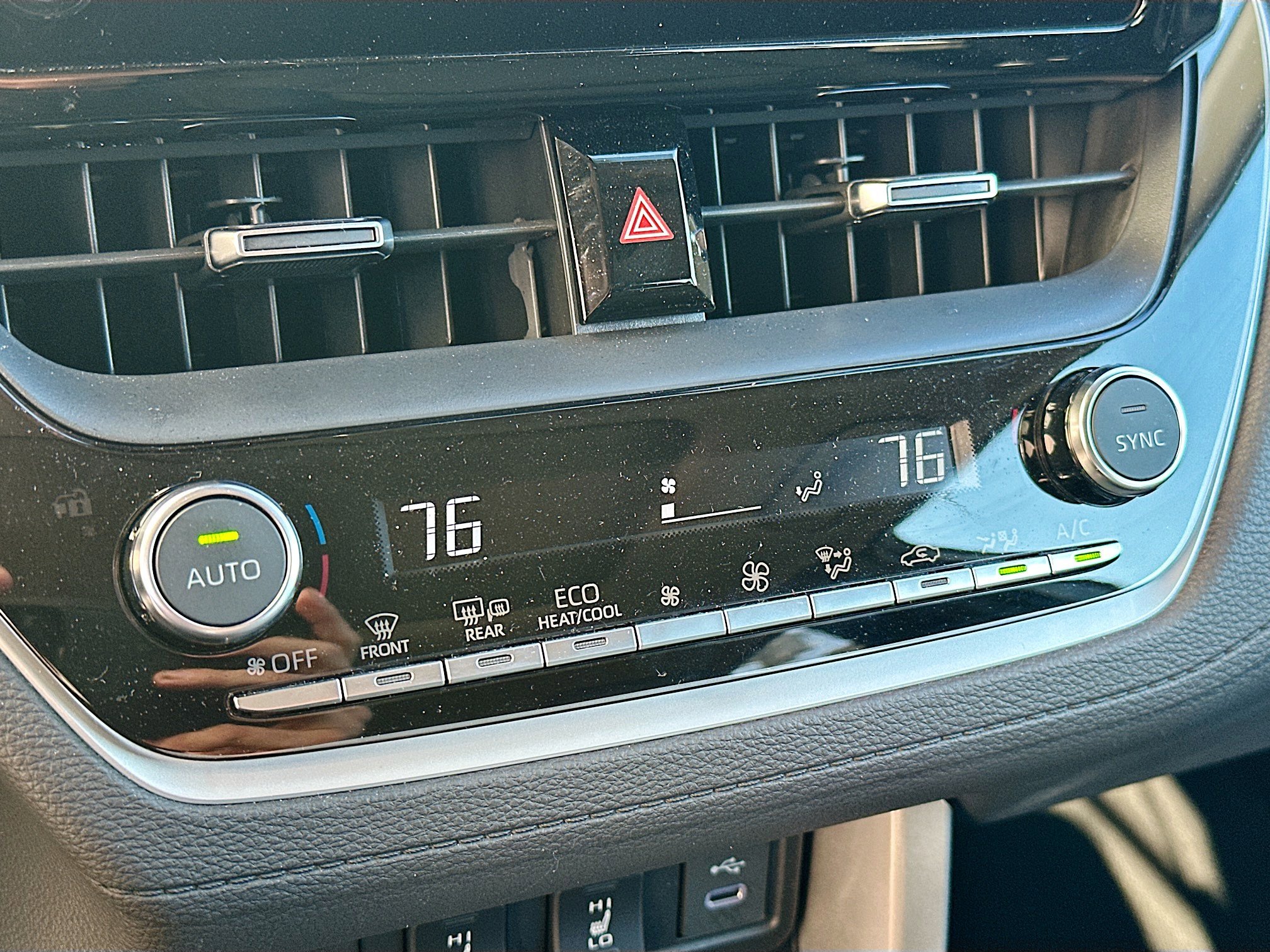 Used 2024 Toyota Corolla Cross XLE w/ Convenience Package image 15