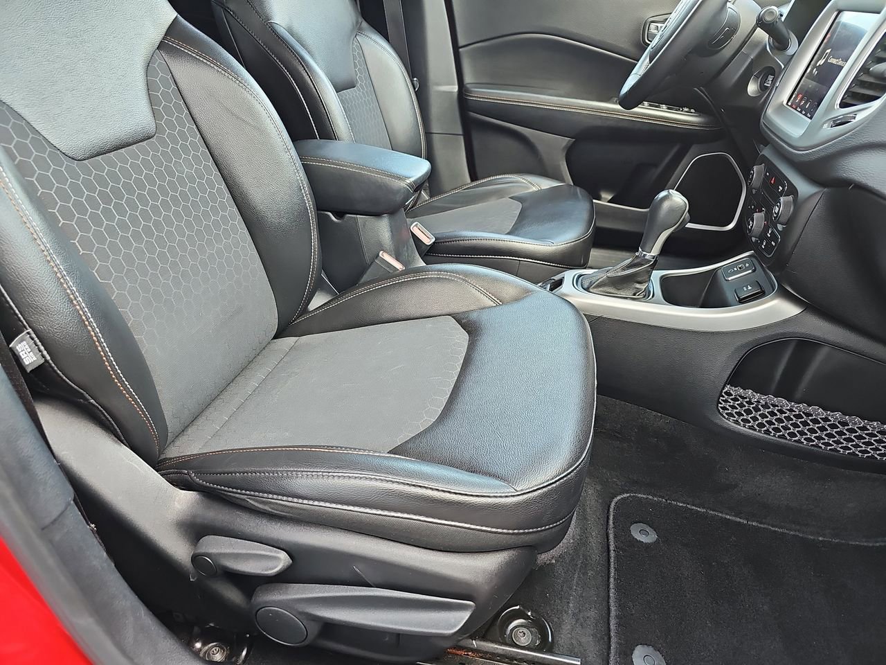 Used 2018 Jeep Compass Latitude w/ Popular Equipment Group image 13