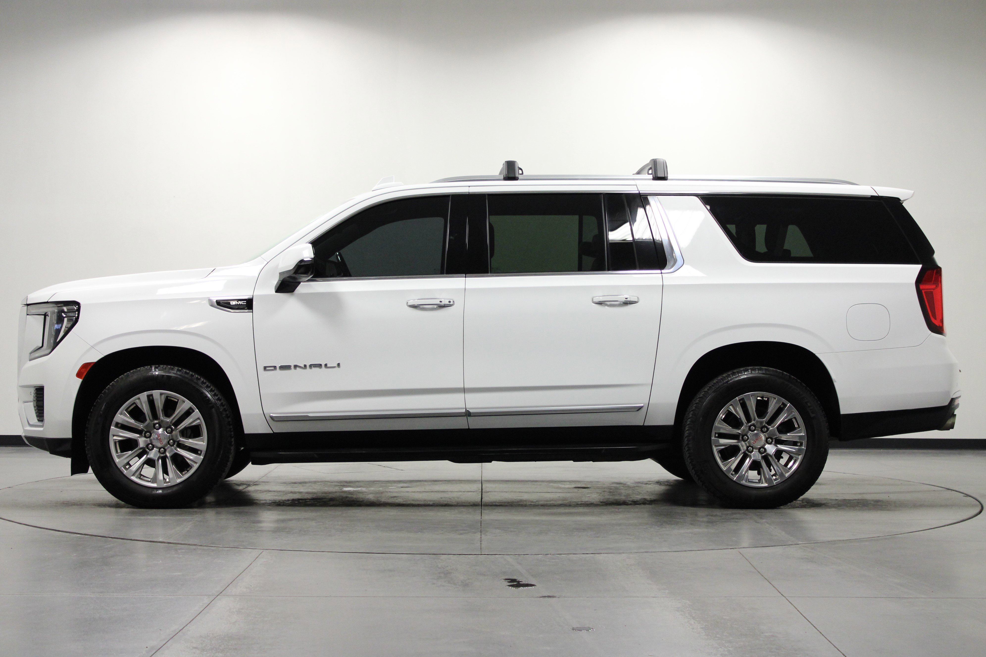 Used 2021 GMC Yukon XL Denali image 7