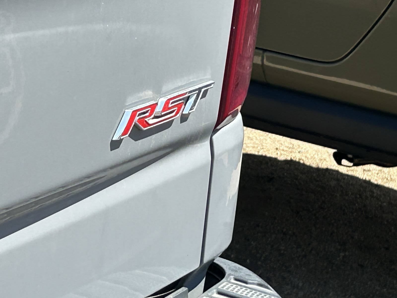 Used 2024 Chevrolet Silverado 1500 RST RWD image 7