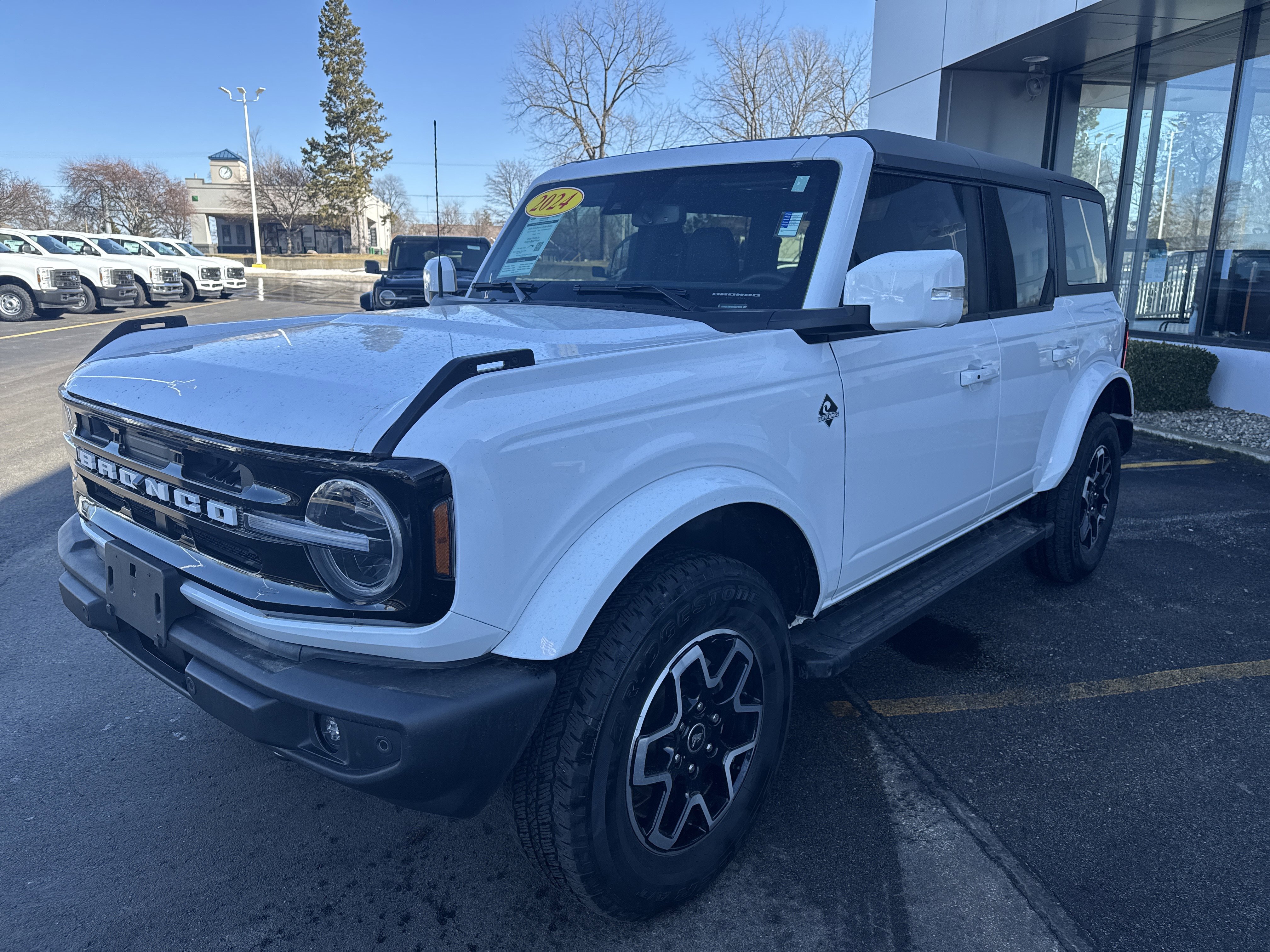Used 2024 Ford Bronco Outer Banks image 3