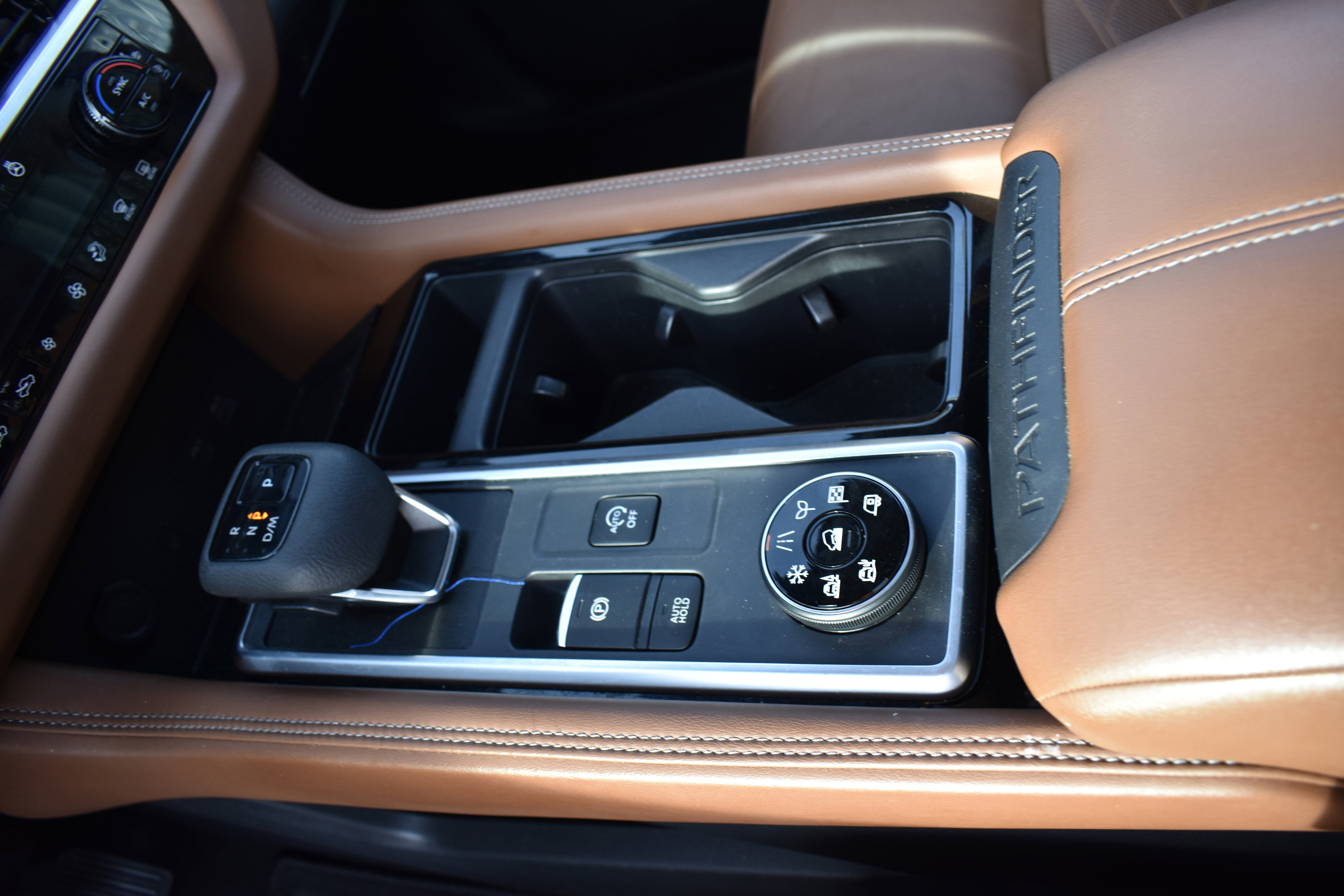 Used 2022 Nissan Pathfinder Platinum w/ Cargo Package image 27