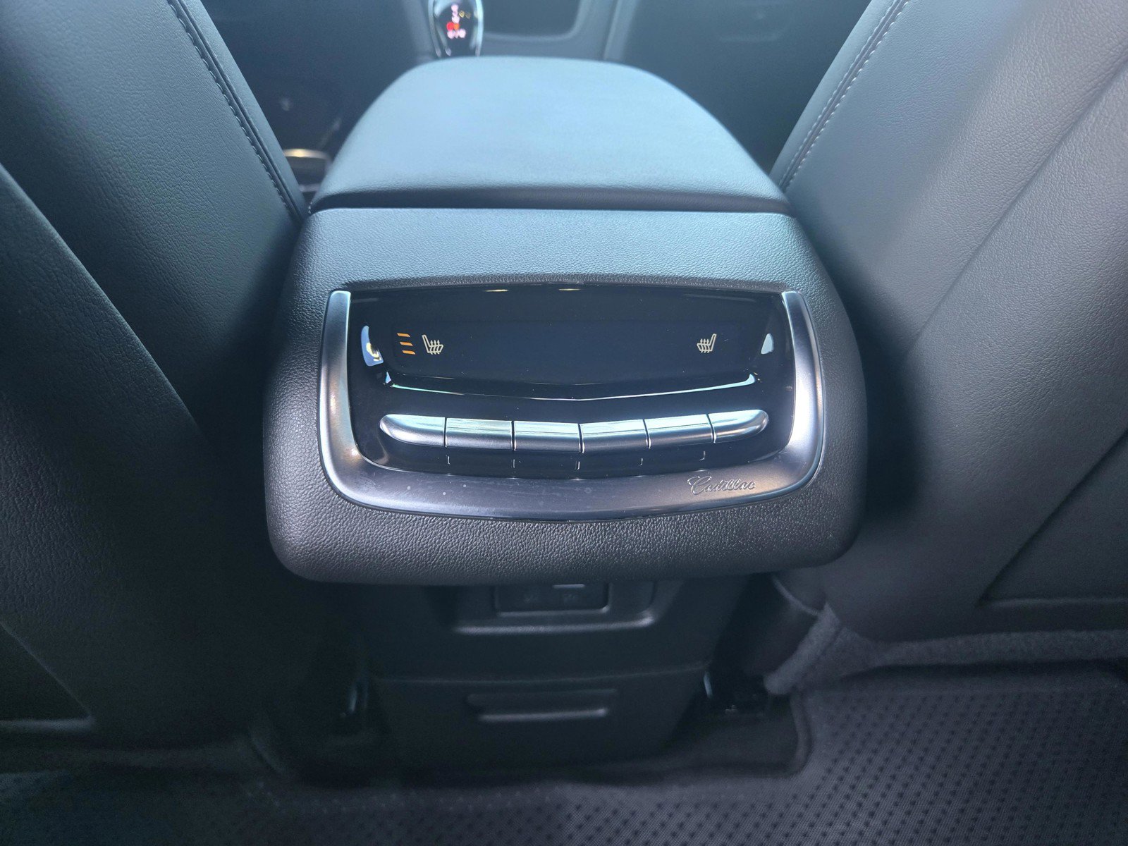 Used 2025 Cadillac XT6 Sport w/ Technology Package AWD/4WD image 7