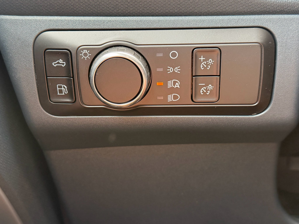 Certified 2025 Ford Maverick XL FWD image 18