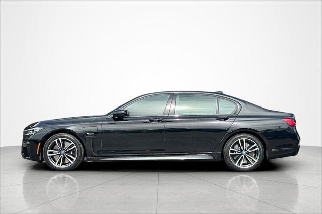 Used 2022 BMW 745e xDrive w/ M Sport Package image 2