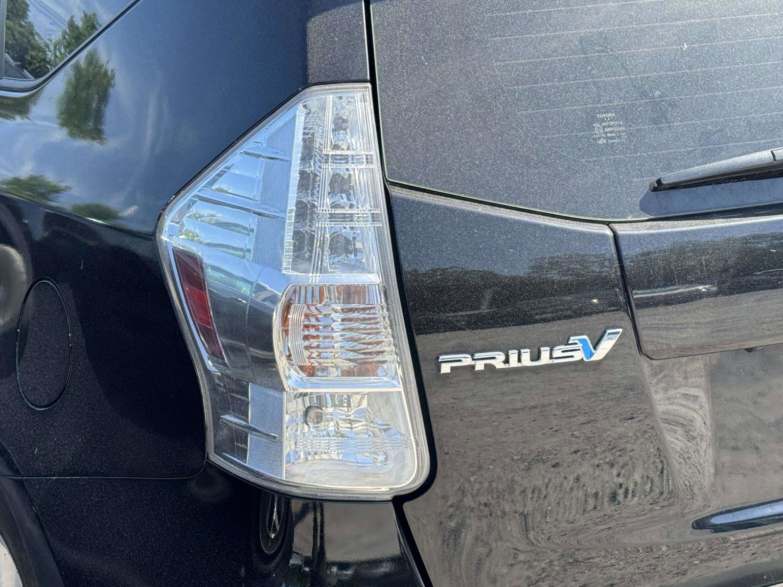 Used 2014 Toyota Prius V Five FWD image 9