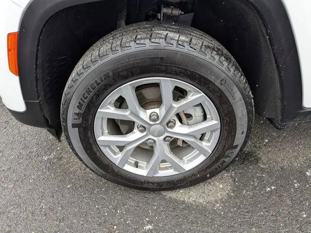 Certified 2023 Jeep Grand Cherokee Limited AWD/4WD image 30