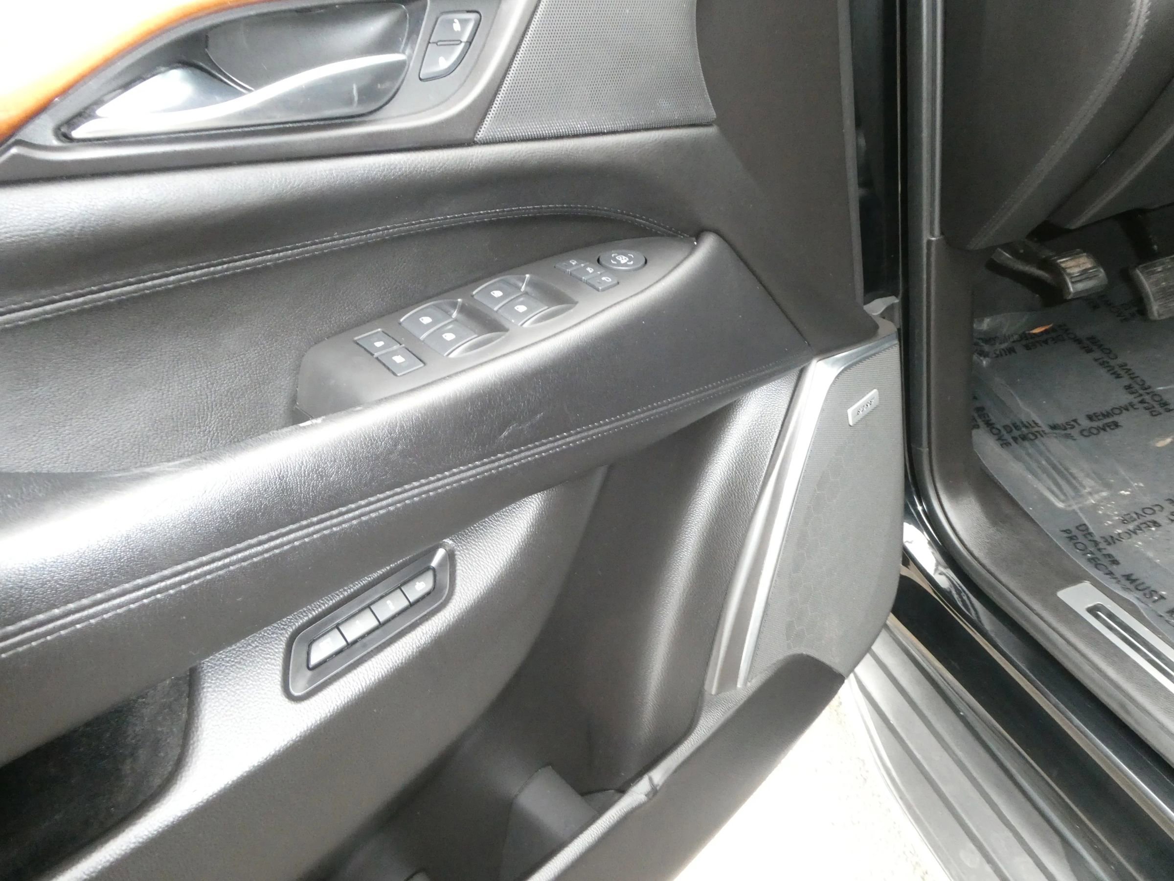 Used 2016 Cadillac Escalade Luxury image 16