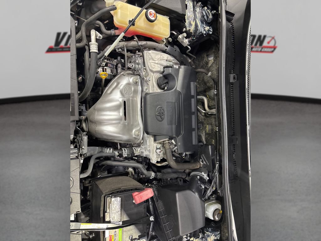 Used 2018 Toyota RAV4 LE image 13