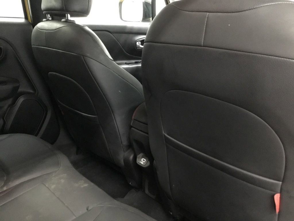 Used 2023 Jeep Renegade Trailhawk w/ Trailhawk Elite Group AWD/4WD image 19