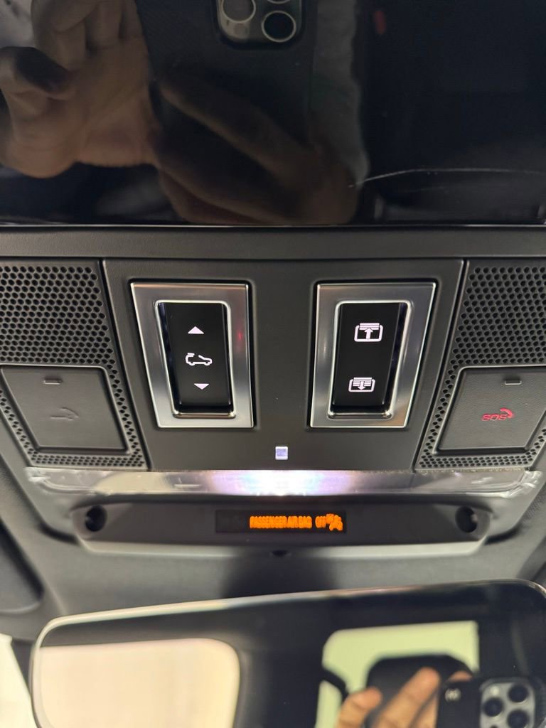 Used 2023 Land Rover Defender 90 X-Dynamic SE AWD/4WD image 20