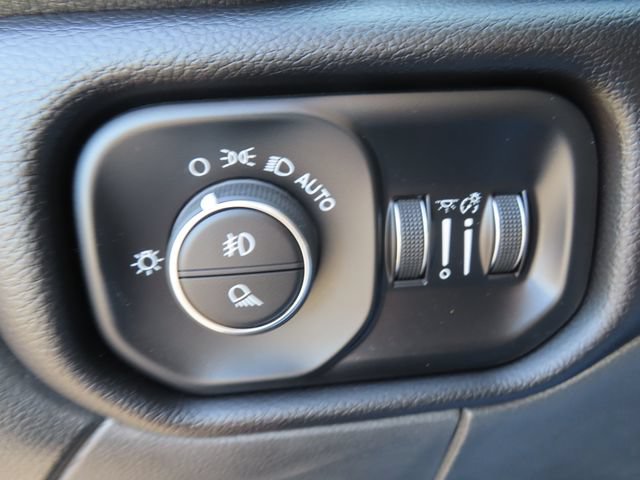 Used 2025 RAM 3500 Laramie AWD/4WD image 40