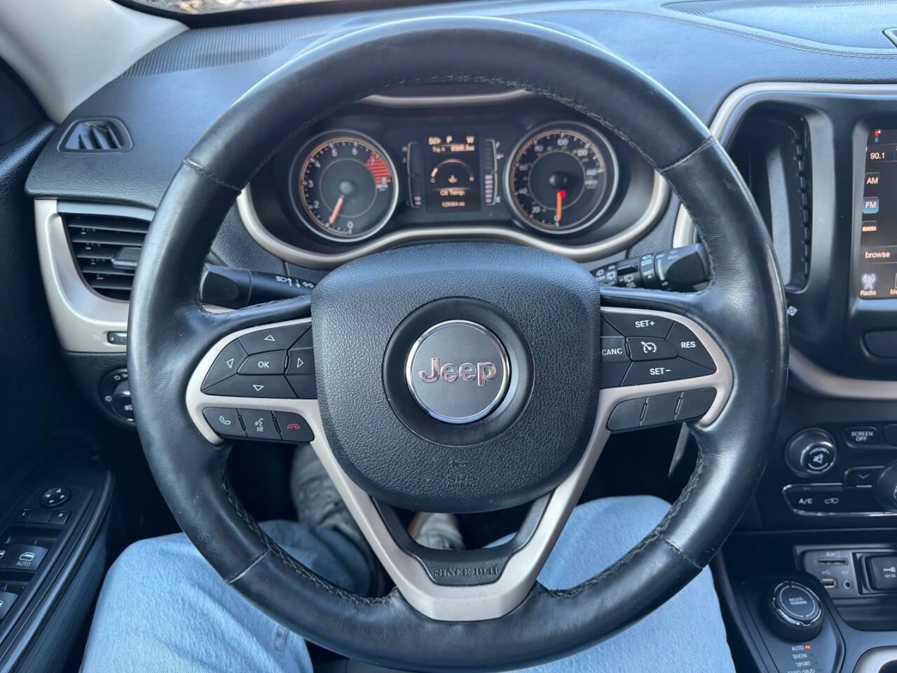 Used 2017 Jeep Cherokee Latitude w/ Cold Weather Group image 12