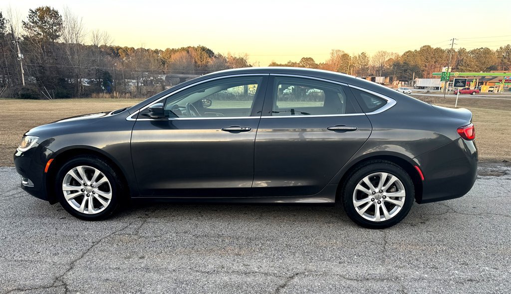 Used 2015 Chrysler 200 Limited w/ Convenience Group FWD image 10