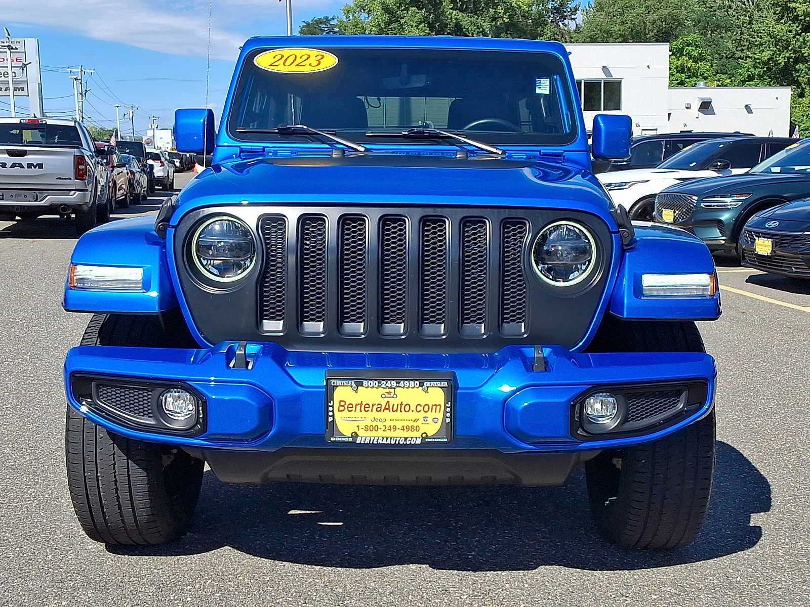 Used 2023 Jeep Wrangler Unlimited Sahara AWD/4WD image 2
