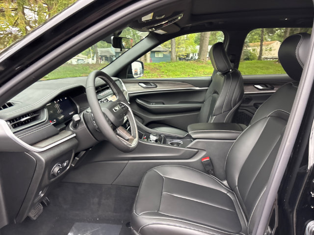 New 2027 Jeep Grand Cherokee Limited AWD/4WD image 6