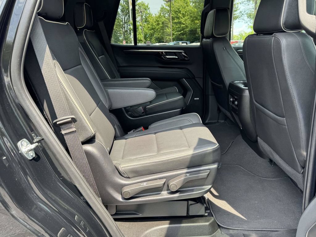 Used 2025 Chevrolet Tahoe Premier AWD/4WD image 16