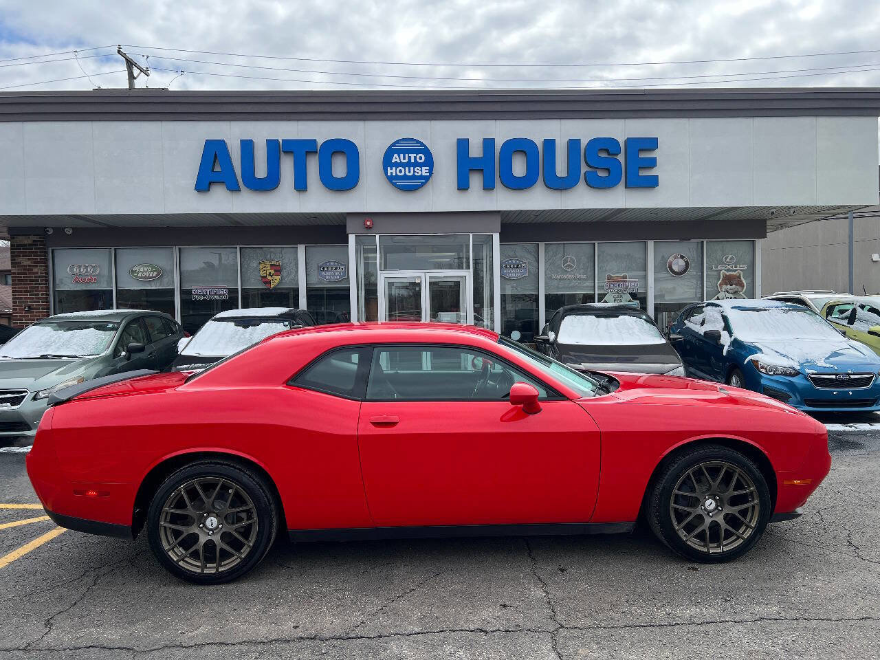 Used 2015 Dodge Challenger SXT image 9