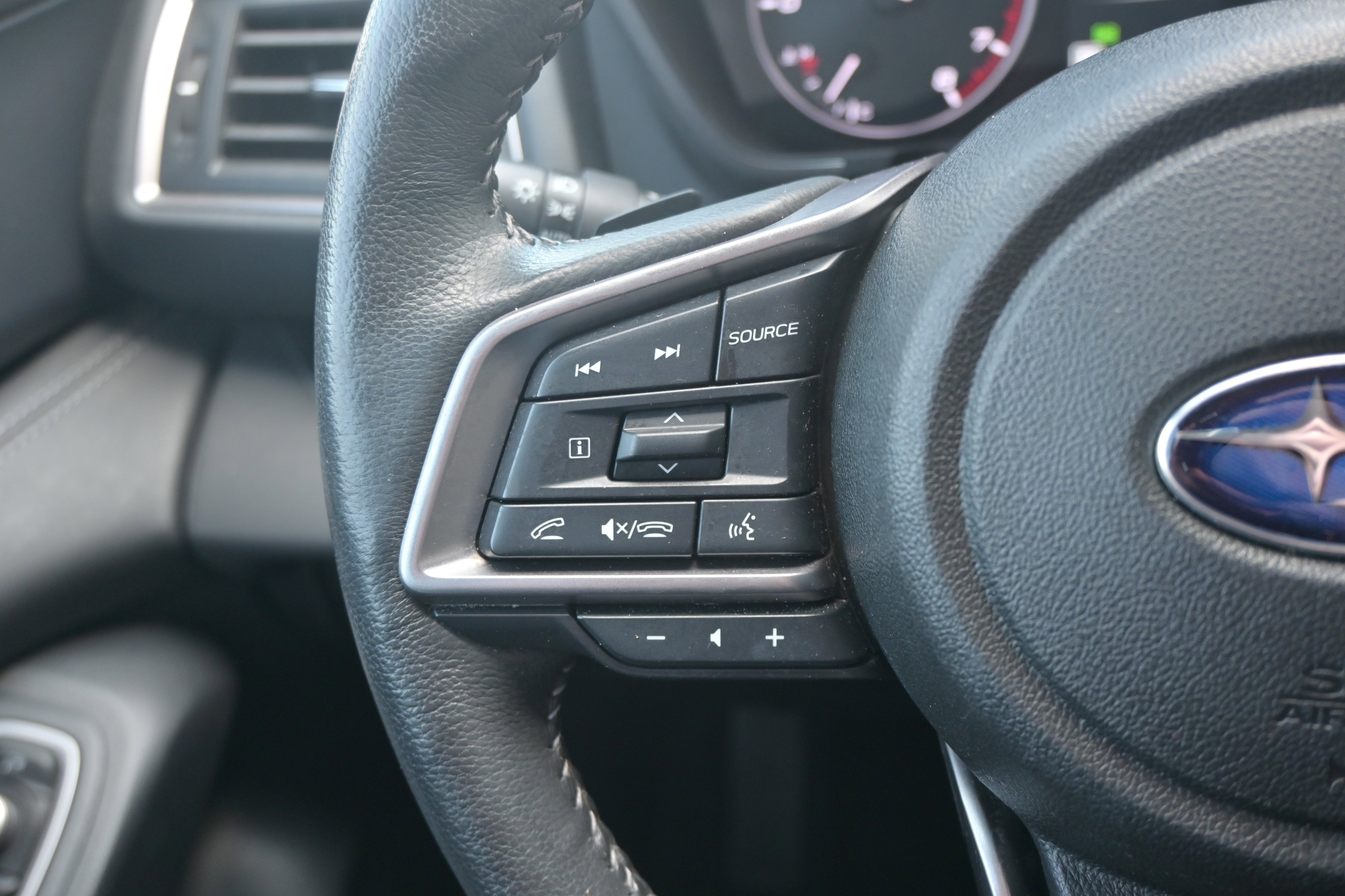 Certified 2023 Subaru Ascent Limited w/ Technology Package image 18