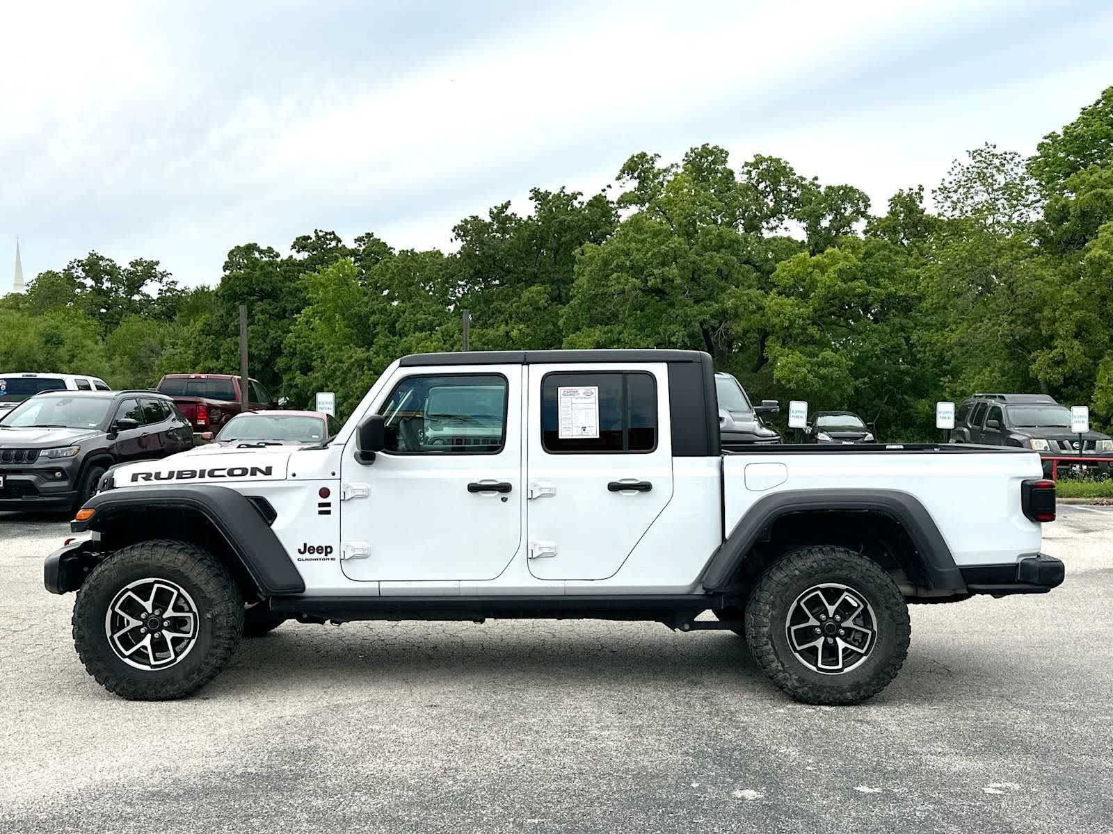 Used 2024 Jeep Gladiator Rubicon AWD/4WD image 12