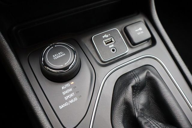 Used 2021 Jeep Cherokee Latitude Lux AWD/4WD image 22