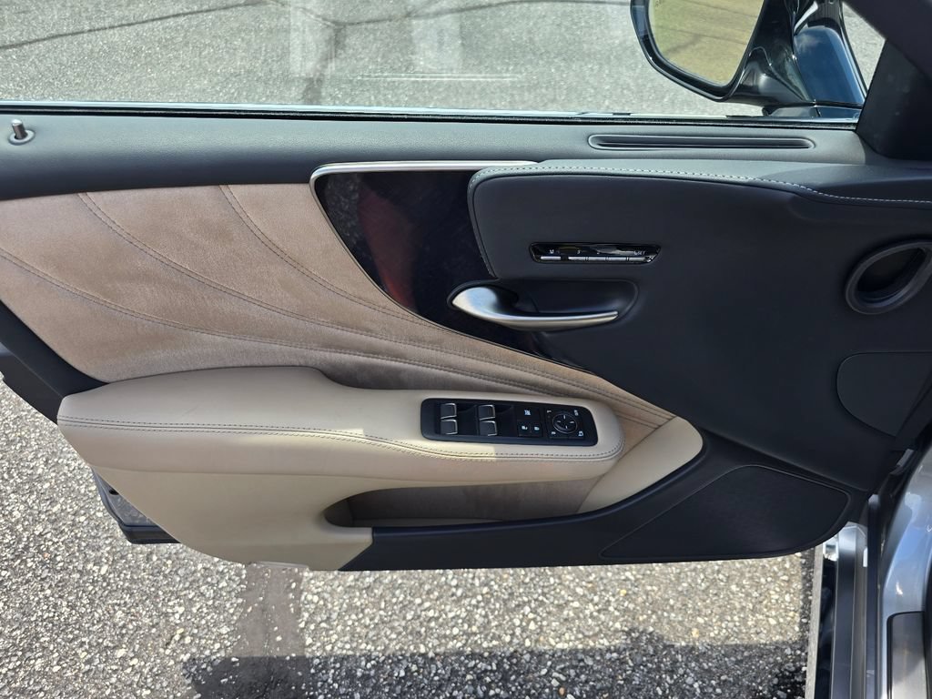 Used 2021 Lexus LS 500 w/ Interior Upgrade Package RWD image 9